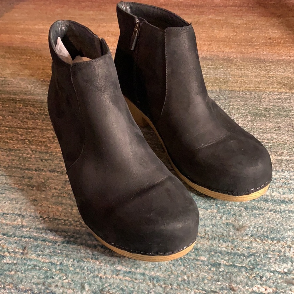 Dansko Barbara-style shortie boots